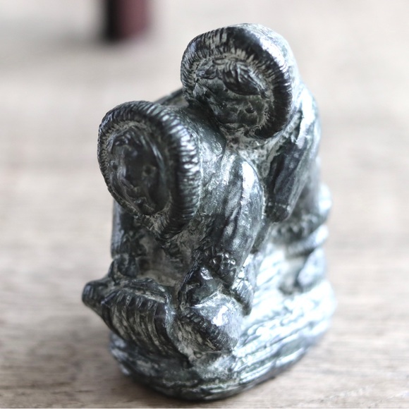 A Wolf Original Eskimo Sled W/ Children The Wolf Sculpture Figure 3.5” Canada - Picture 2 of 9